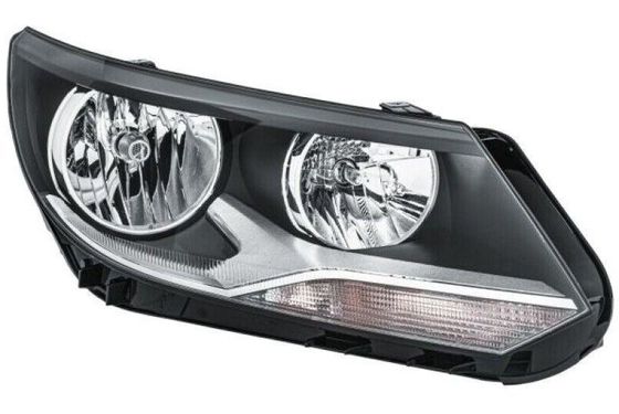 La luz delantera de los faros de las luces delanteras de las luces delanteras de las luces de los faros de las luces delanteras de las luces de las luces delanteras de las luces del VW TIGUAN (5N_)